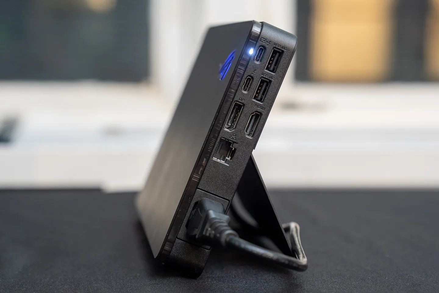 Зовнішнє живлення та доступні порти на Asus XG Mobile