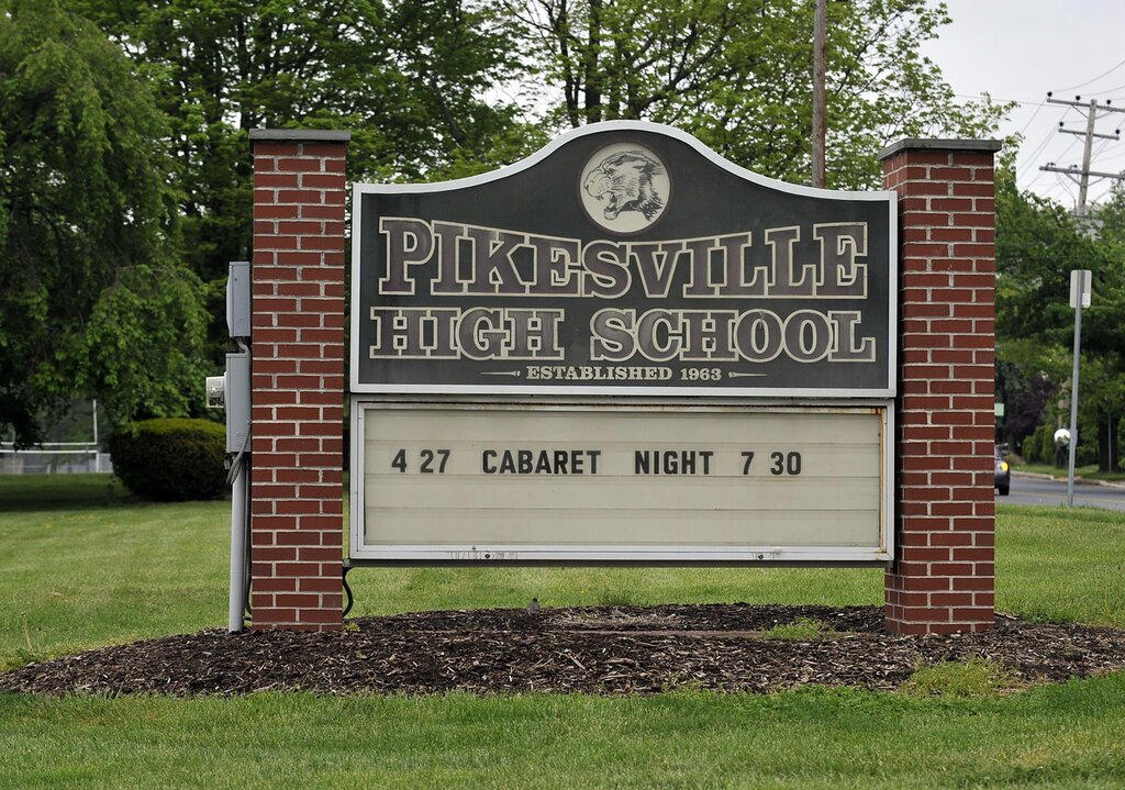 Un enseignant arrêté aux États-Unis pour avoir créé un faux raciste sur le directeur de l'école à l'aide de l'IA