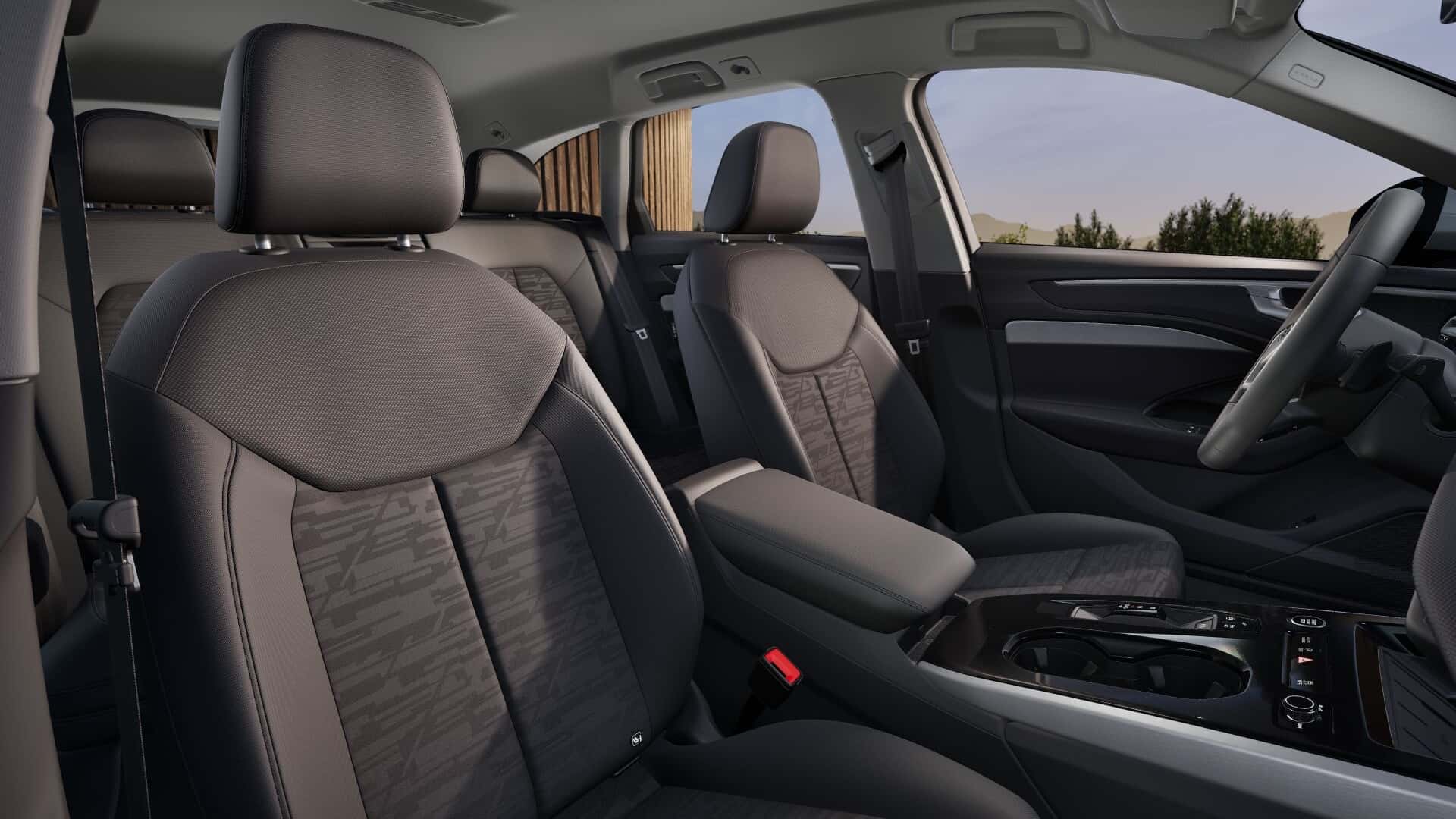 Interior design of the Audi A6 Avant in the base configuration