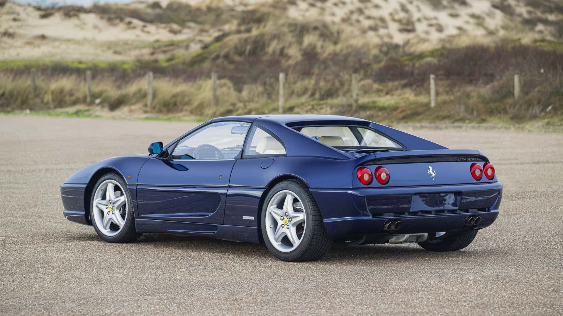 L'intérieur de la Ferrari F355 GTS de Michael Schumacher.
