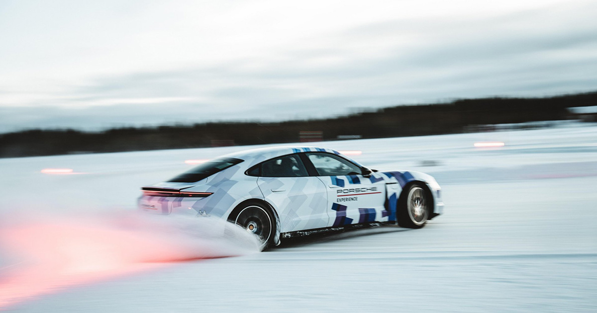 Porsche Taycan GTS на льоду