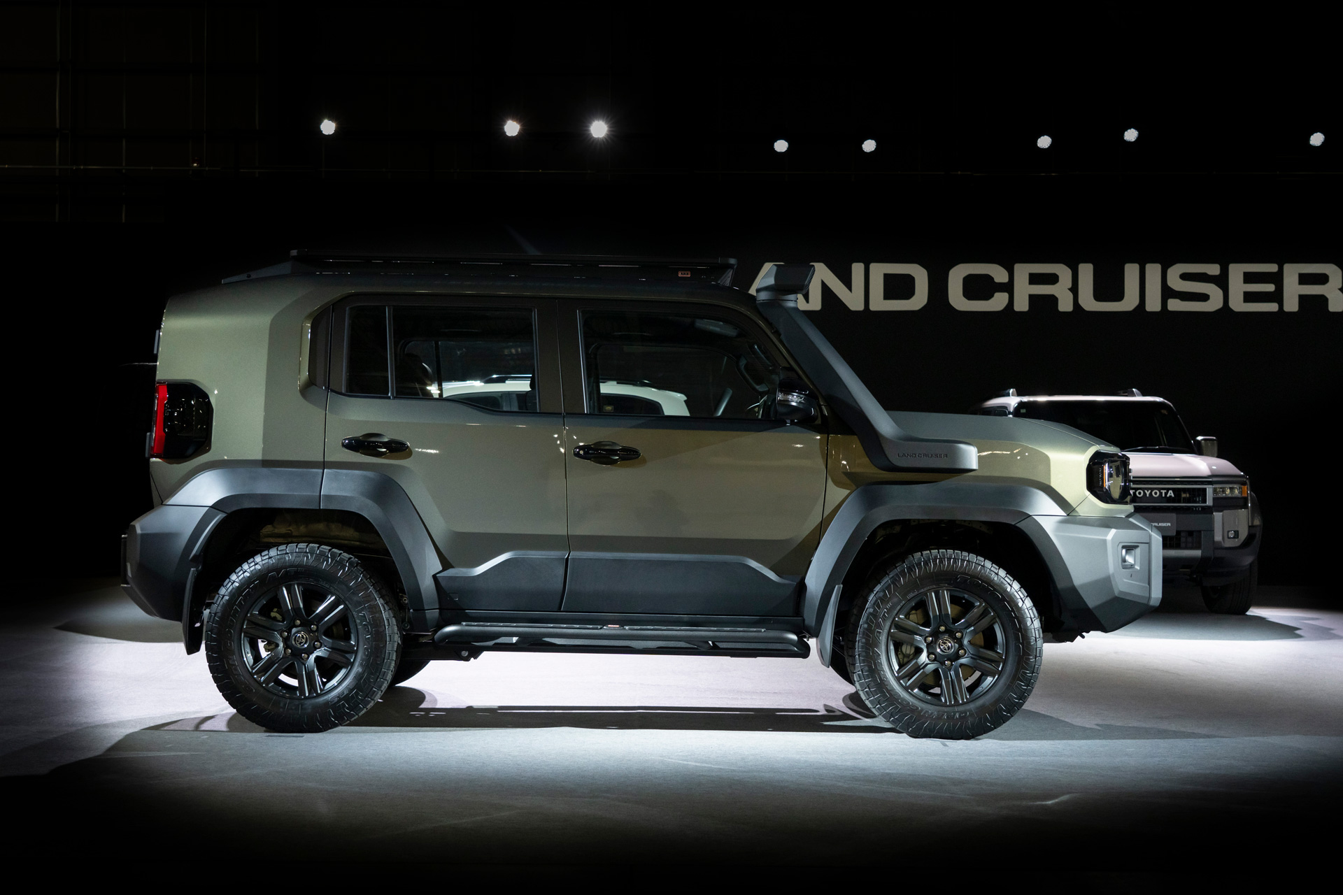 Toyota Land Cruiser FJ - задній вигляд