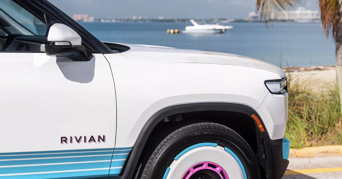 Rivian R1S Quad Miami Edition - яркий дизайн