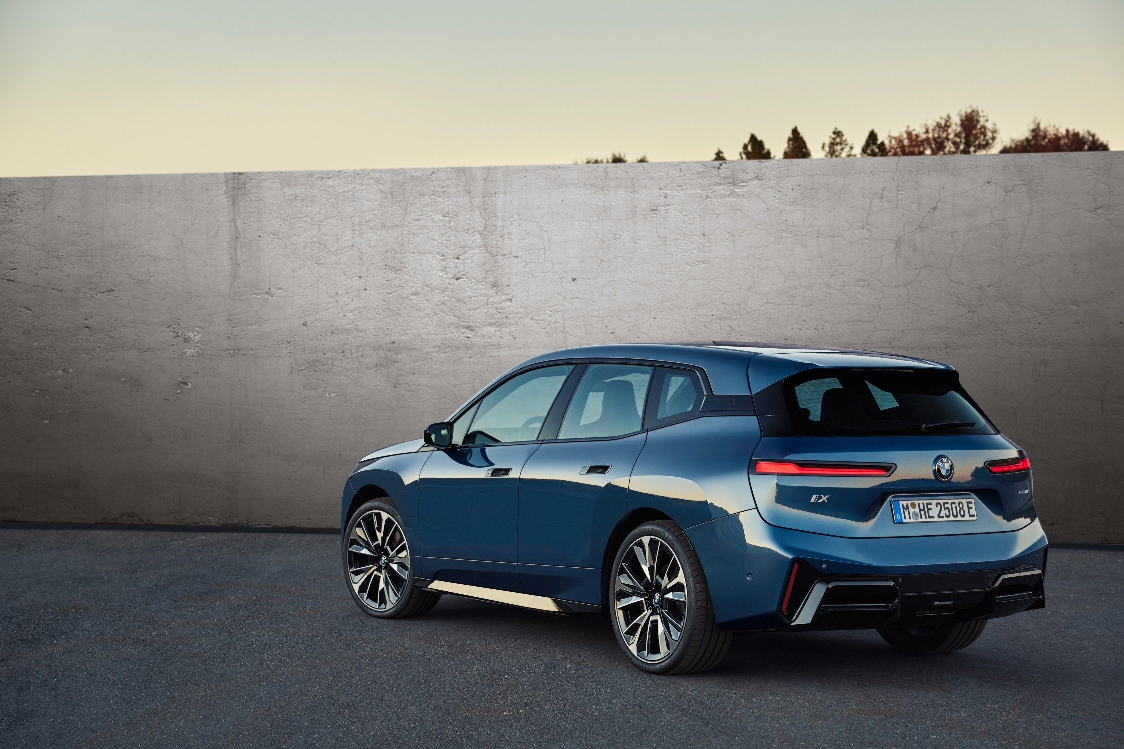 BMW iX vue arrière
