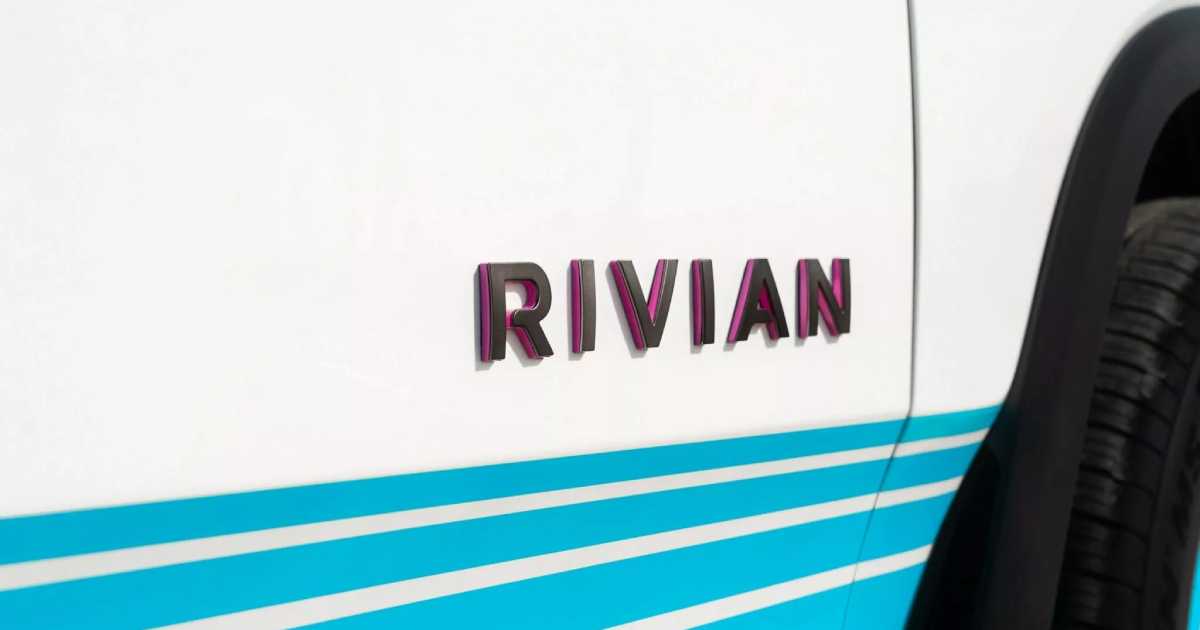 Rivian R1S Quad Miami Edition с бирюзовыми и розовыми акцентами