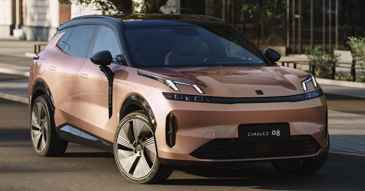 Передня частина Lynk &amp; Co 08