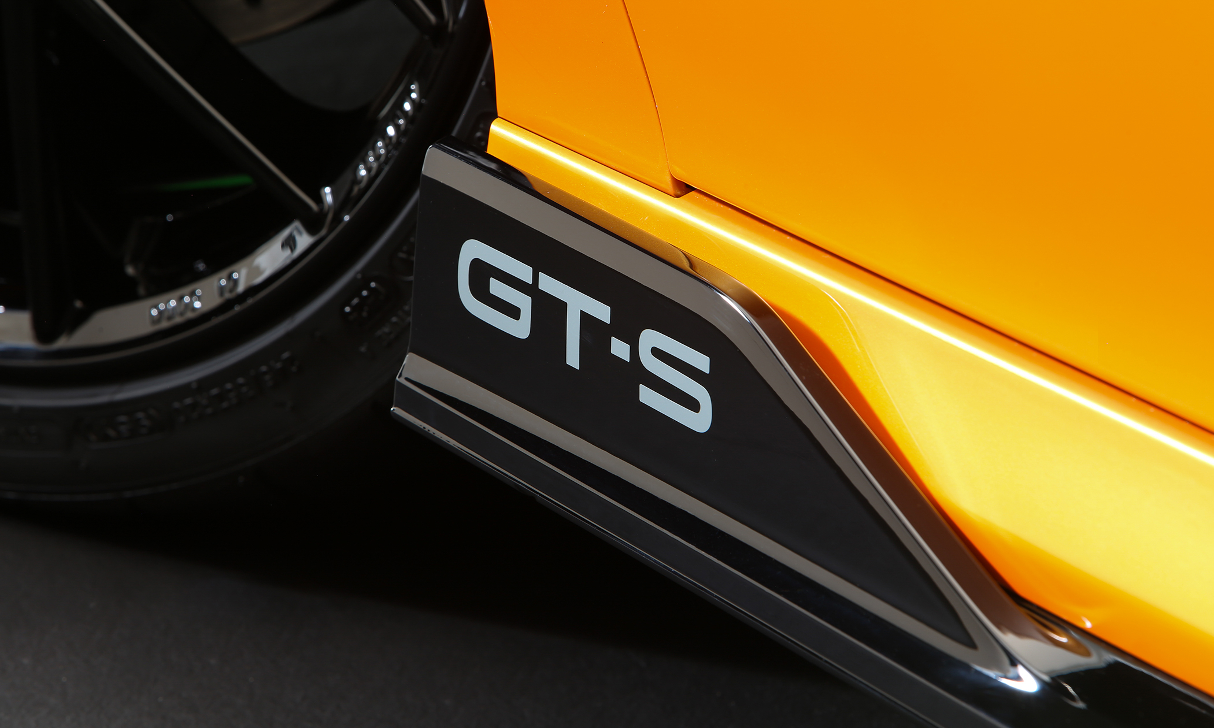 Внутрішнє оформлення Toyota Camry GT-S