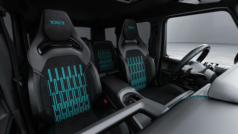 HOF 'Sir Class' appearance with Petronas Blue accents