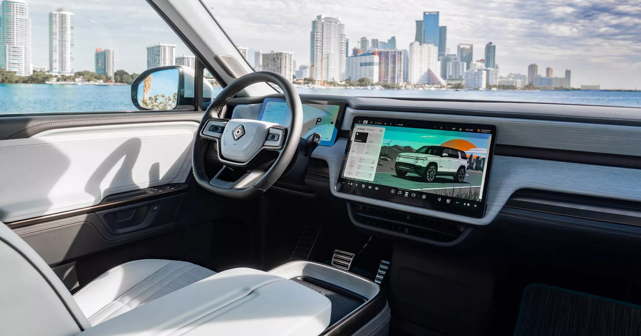 Rivian R1S Quad Miami Edition - вид салона