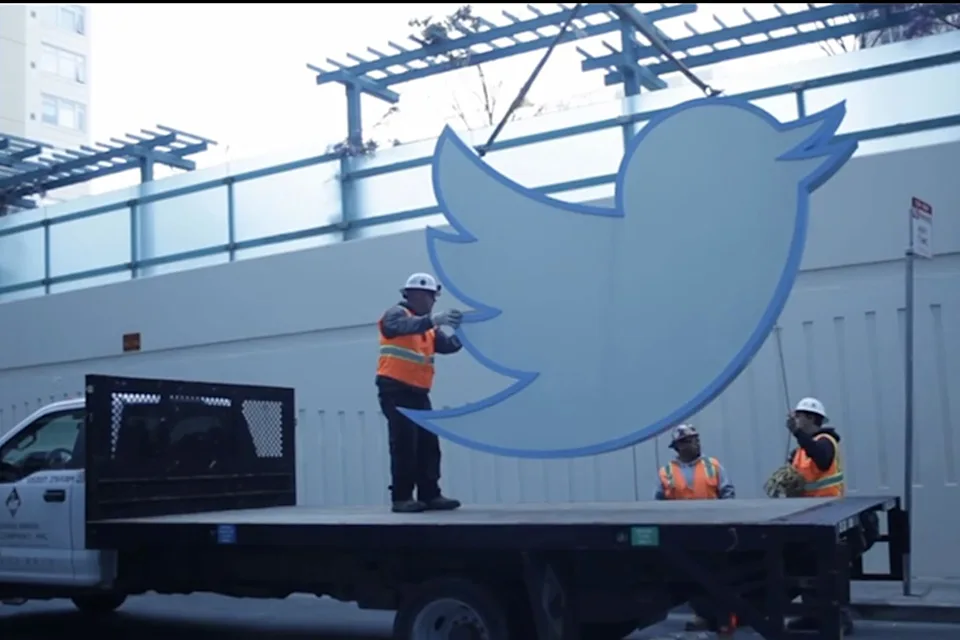 Демонтаж логотипа Twitter. Ілюстрація з RR Auction