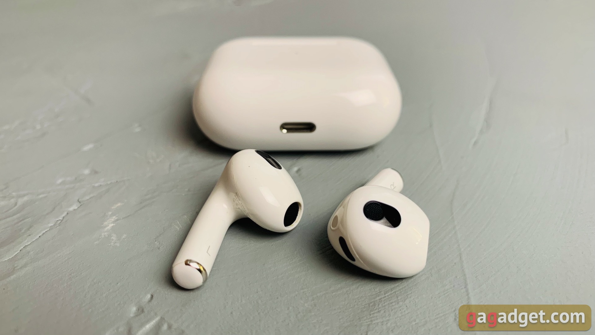 Обзор AirPods 3: недостающее звено в эволюции наушников Apple
