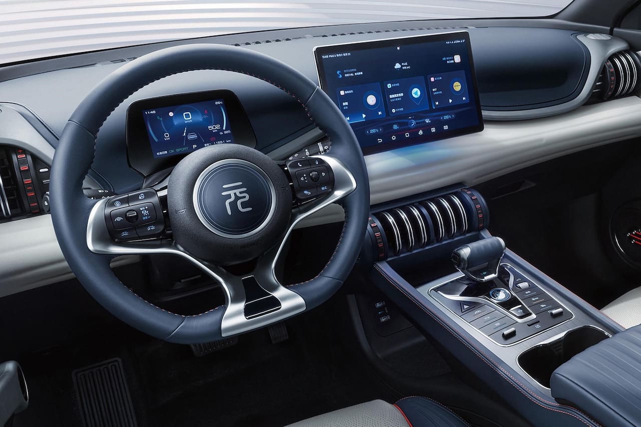 BYD презентувала електричний кросовер із запасом ходу в 510 км, він коштуватиме близько $25 000-7