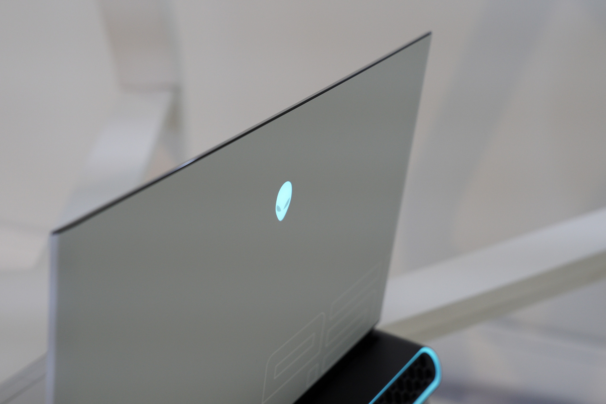Dell-Alienware-Area-51m-ces-2019-2.JPG