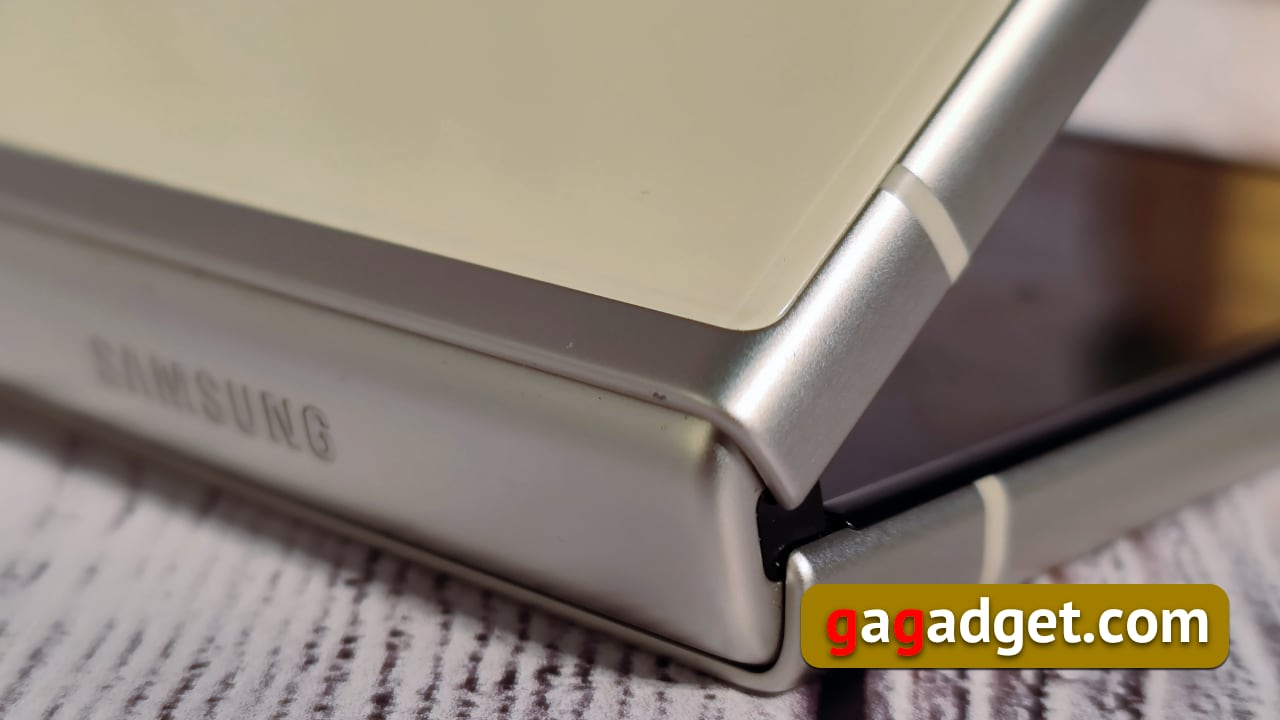 Дотик до майбутнього: 10 речей, які відрізняють Samsung Z Flip 3 від Z Flip-3