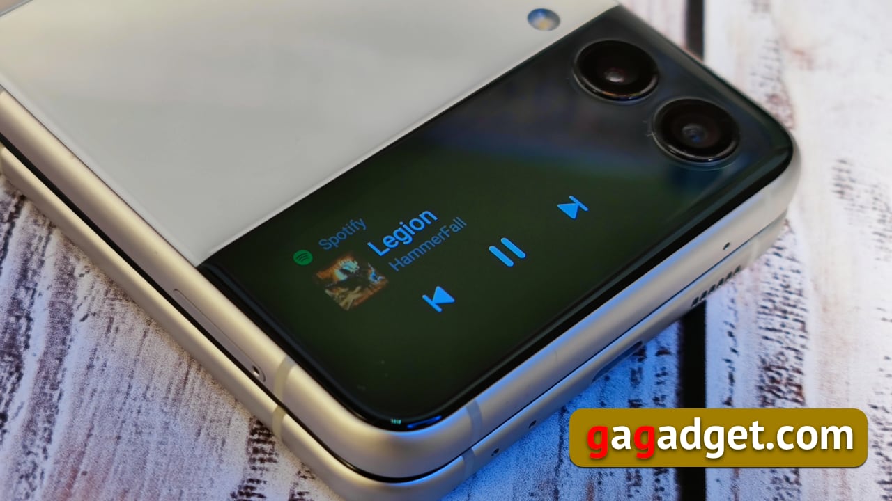 Дотик до майбутнього: 10 речей, які відрізняють Samsung Z Flip 3 від Z Flip-5