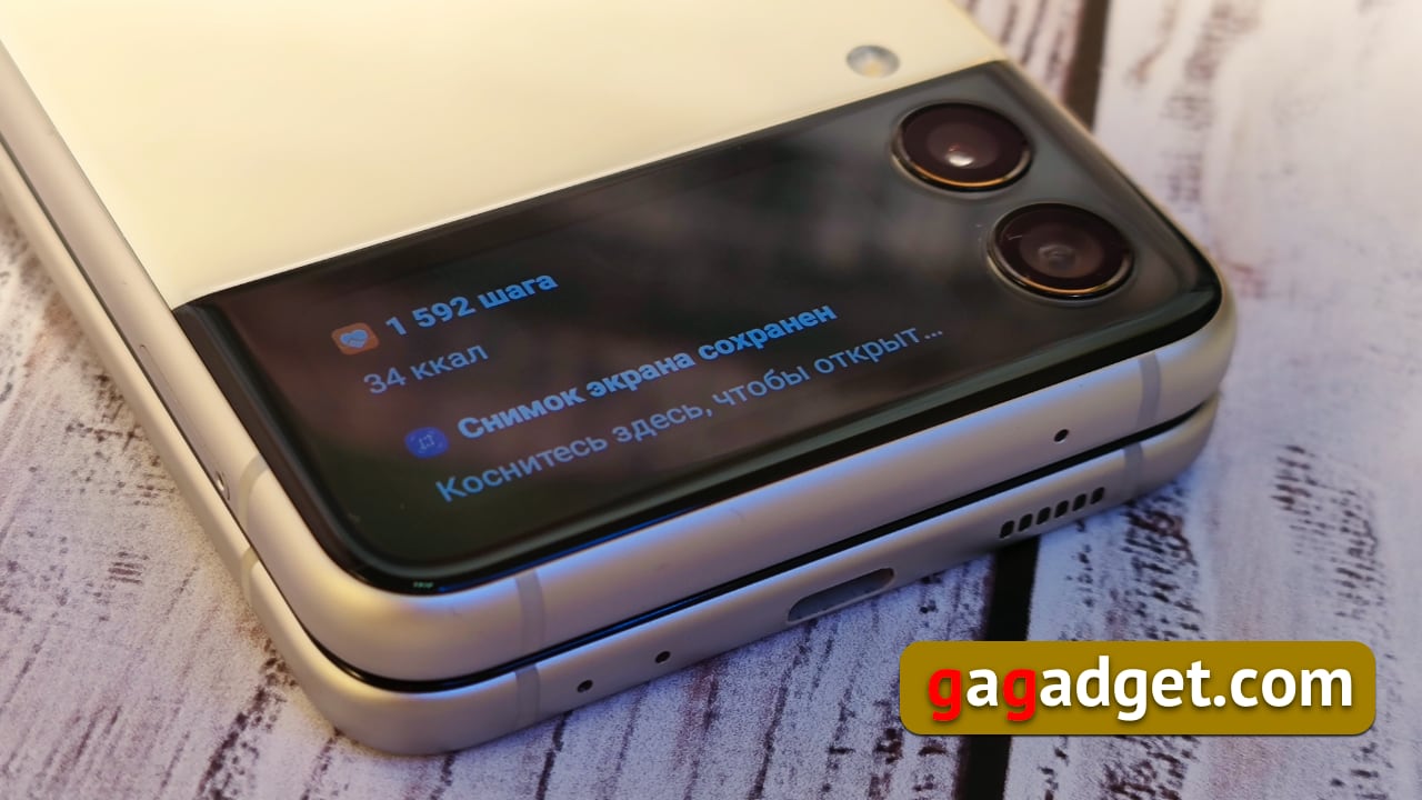 Дотик до майбутнього: 10 речей, які відрізняють Samsung Z Flip 3 від Z Flip-6