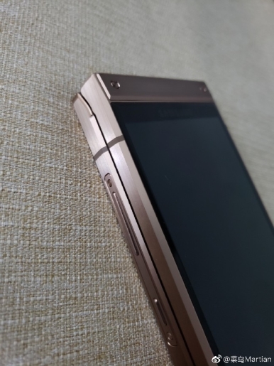 Galaxy-W2019-new-photos-leaked-1.jpg