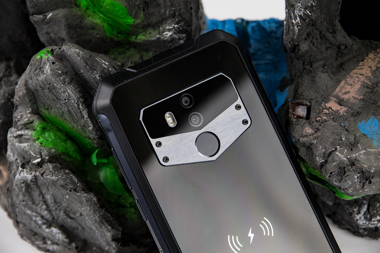 Смартфон льда и пламени: OUKITEL WP1 проходит новые тесты-2 OUKITEL WP1 back.jpg