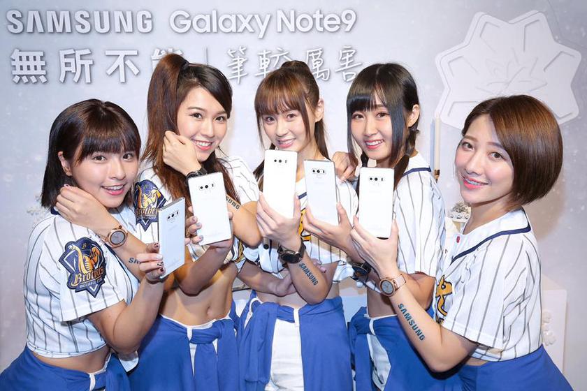 Samsung Galaxy Note 9 white.jpg
