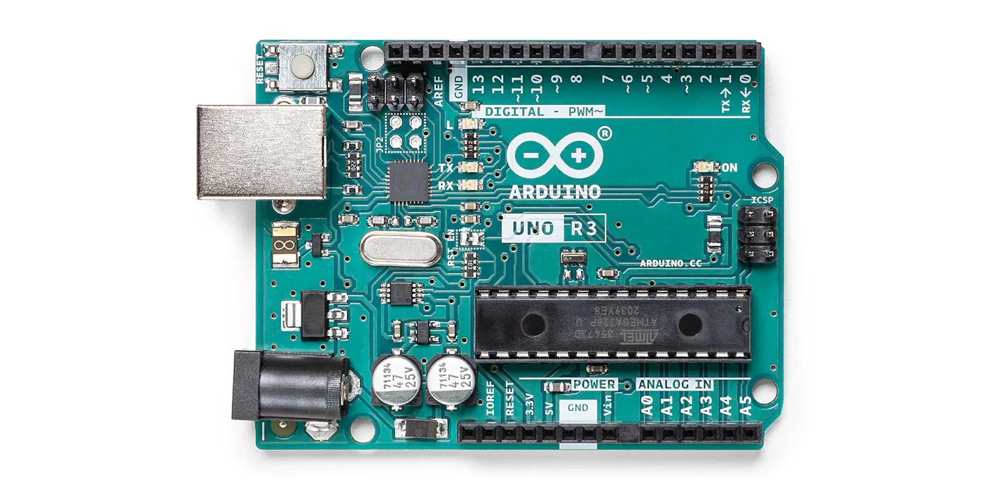 Передняя часть платы Arduino UNO Q