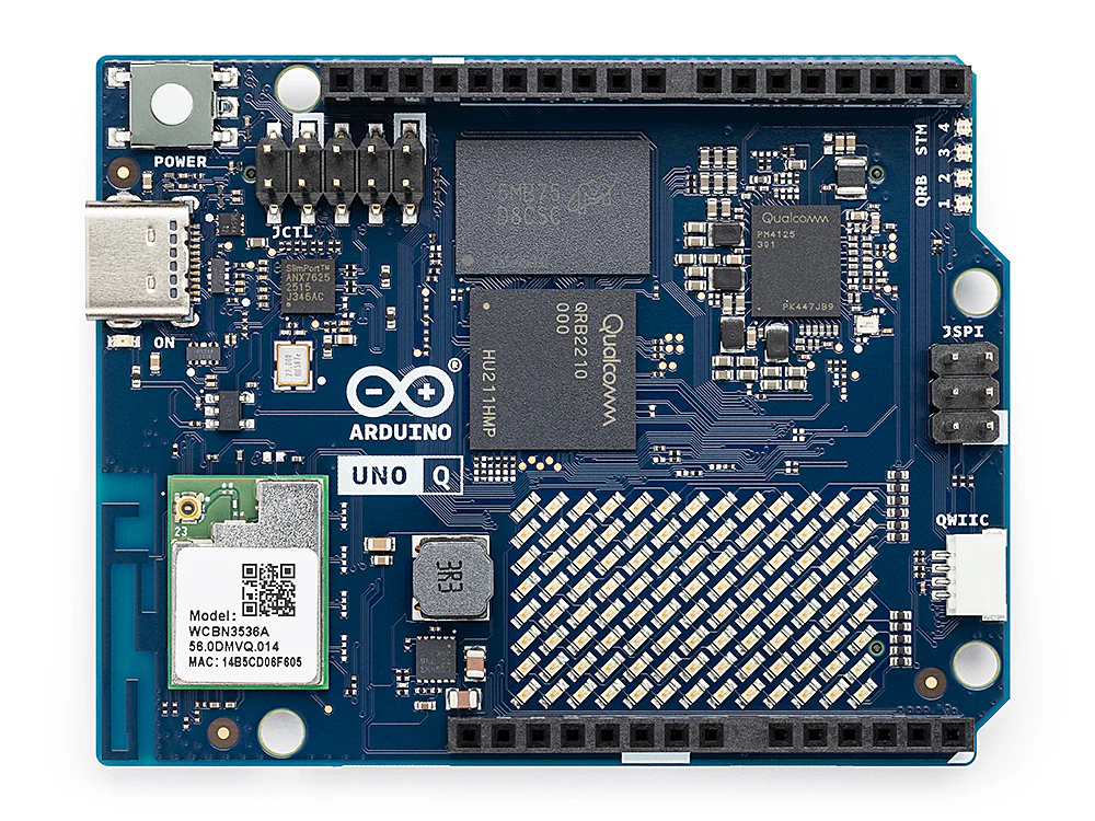 Основной вид платы Arduino UNO Q
