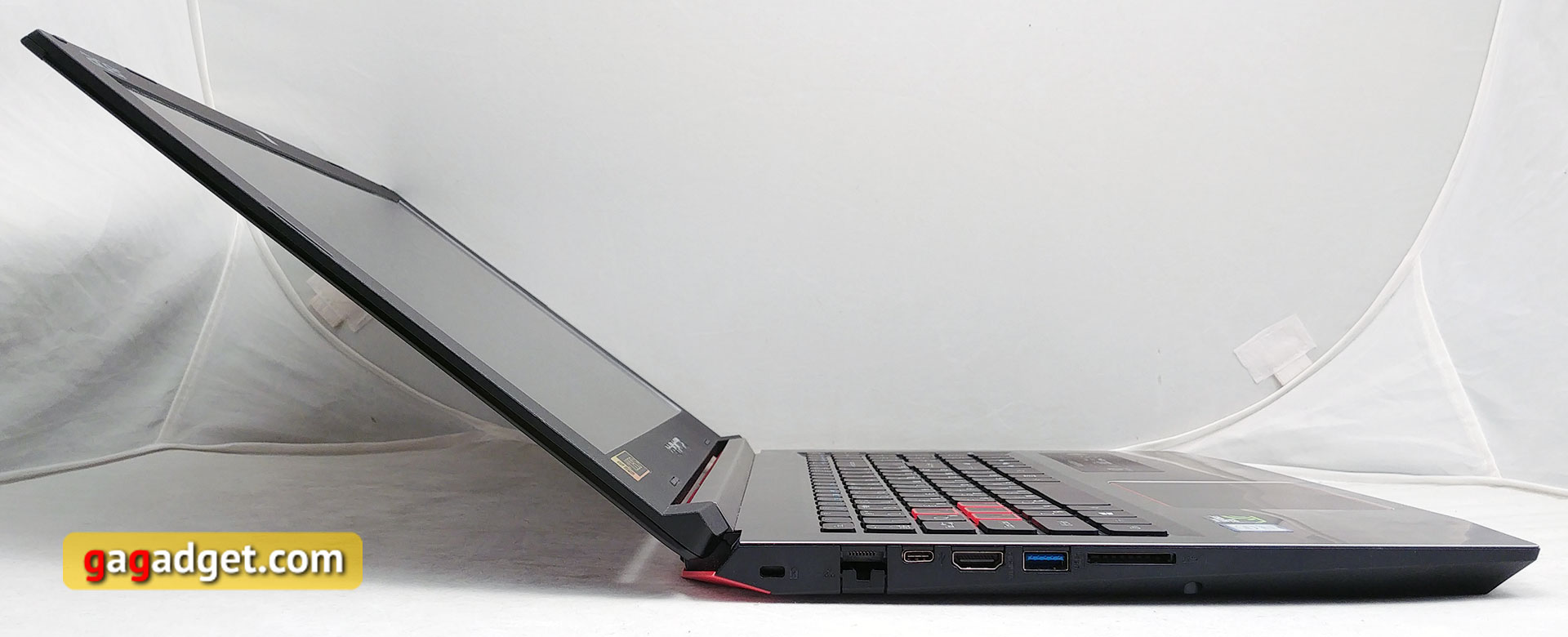 acer-predator-helios-300-18.jpg