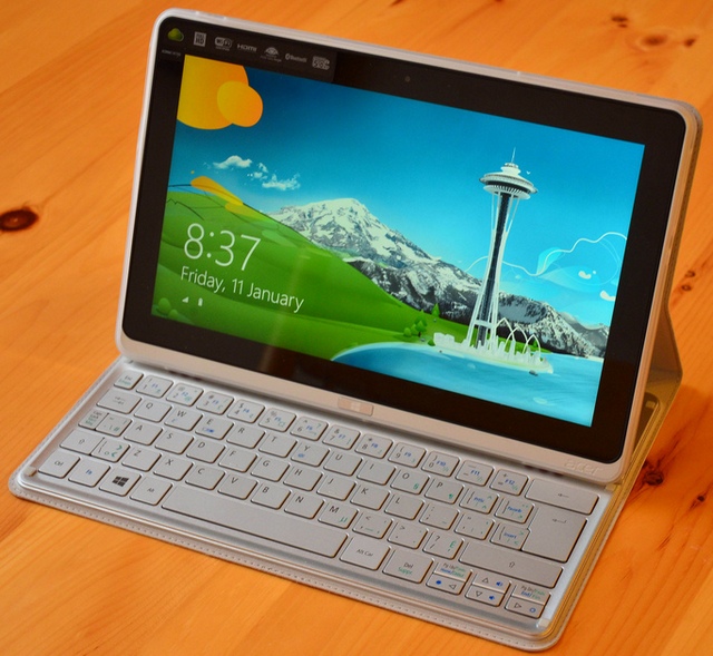 Начались поставки чехла-клавиатуры для планшета Acer Iconia W700