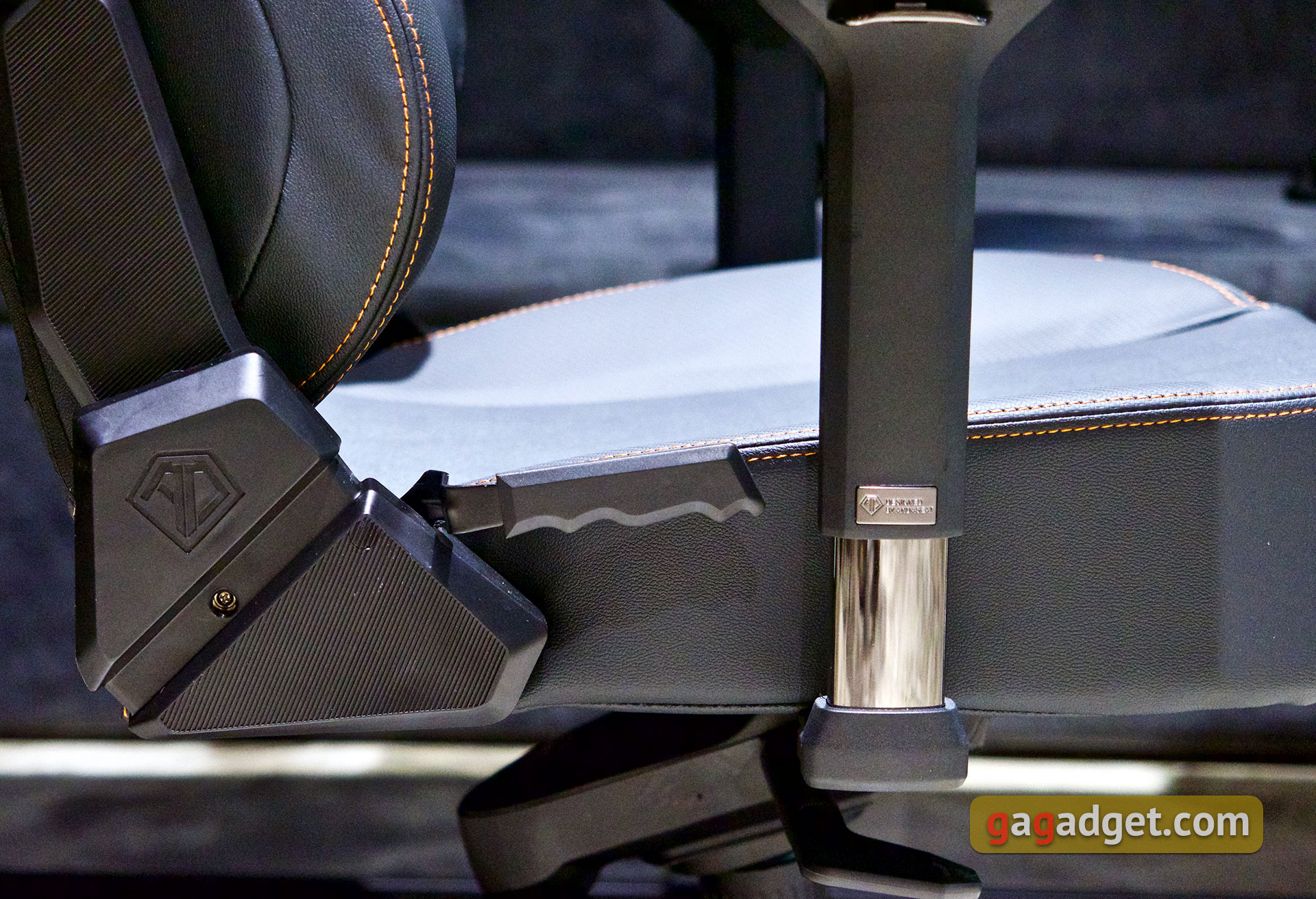 Престол для ігор: огляд геймерського крісла Anda Seat Kaiser 3 XL-27