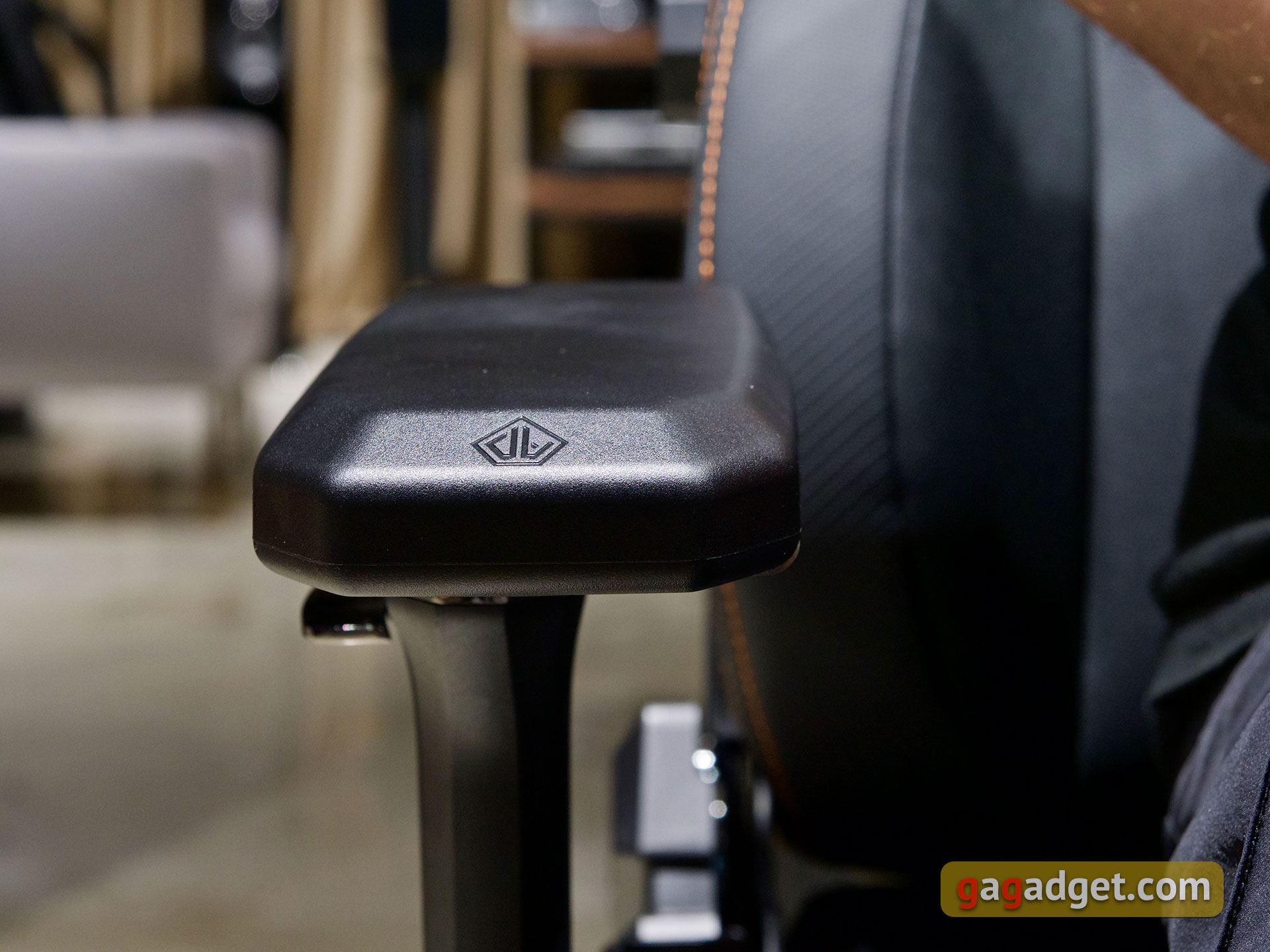 Престол для ігор: огляд геймерського крісла Anda Seat Kaiser 3 XL-38