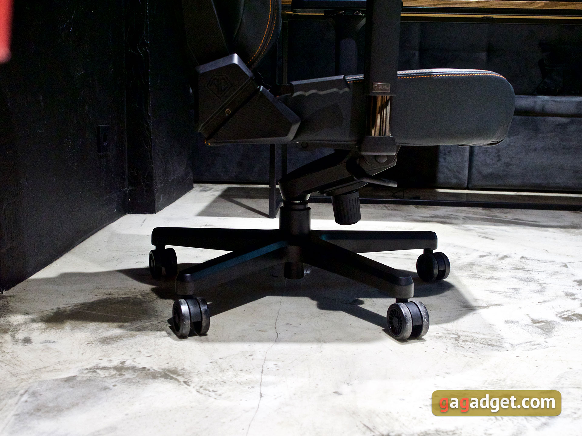 Престол для ігор: огляд геймерського крісла Anda Seat Kaiser 3 XL-63