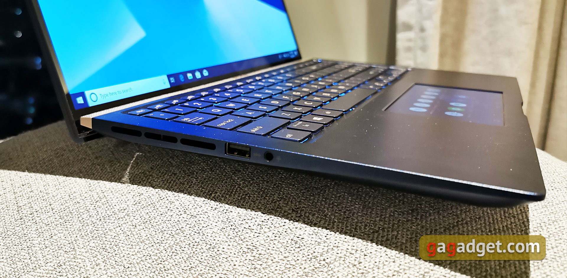 ASUS на Computex 2019: електретні геймерскі навушники, 240 Гц портативний монітор та інші круті штуки-6