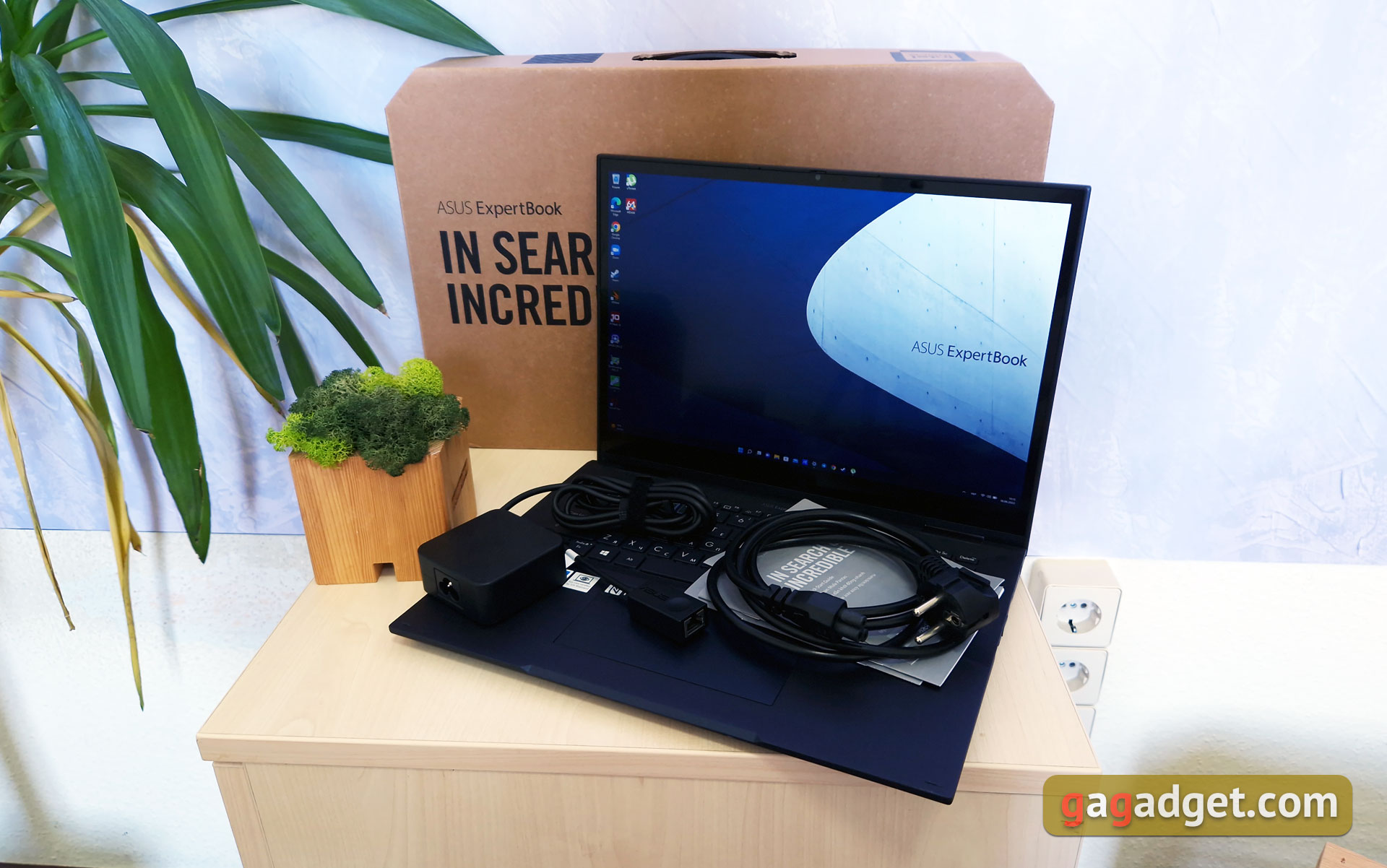 ASUS ExpertBook B7 Flip Review (B7402FEA): a flagship enterprise notebook with a durable case-3