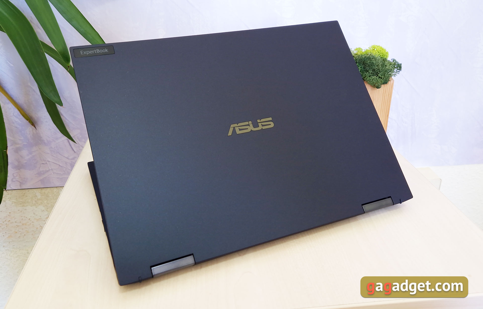 ASUS ExpertBook B7 Flip Review (B7402FEA): a flagship enterprise notebook with a durable case-7