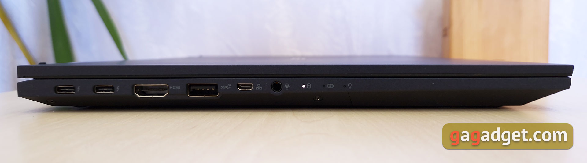 ASUS ExpertBook B7 Flip Review (B7402FEA): a flagship enterprise notebook with a durable case-10