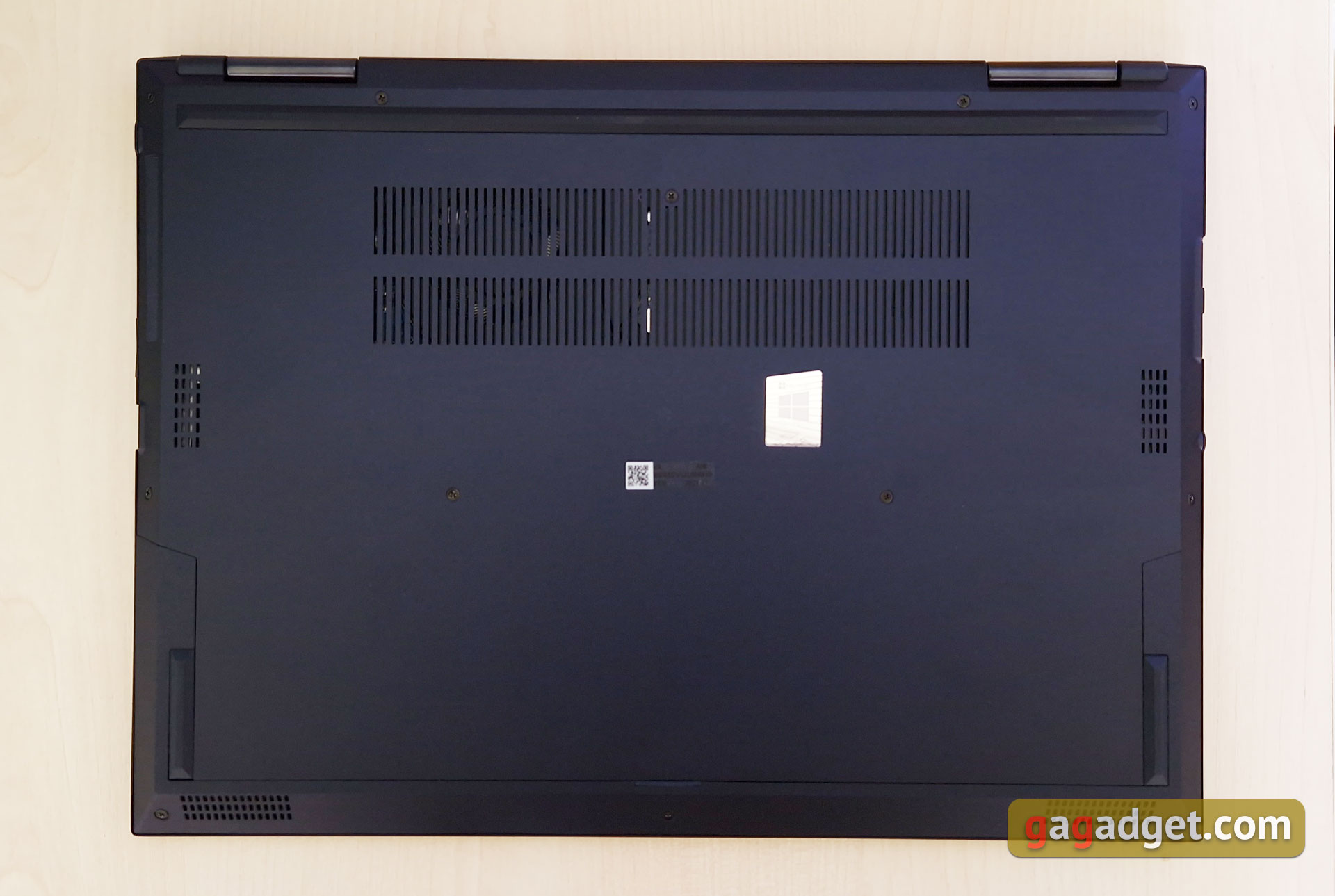 ASUS ExpertBook B7 Flip Review (B7402FEA): a flagship enterprise notebook with a durable case-13