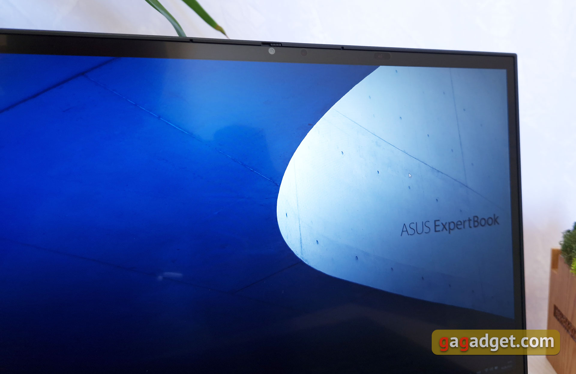 ASUS ExpertBook B7 Flip Review (B7402FEA): a flagship enterprise notebook with a durable case-14