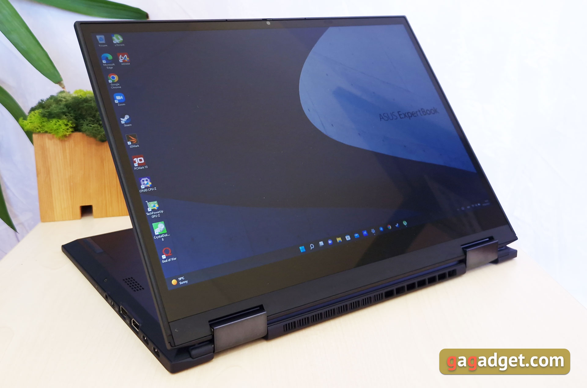 ASUS ExpertBook B7 Flip Review (B7402FEA): a flagship enterprise notebook with a durable case-28