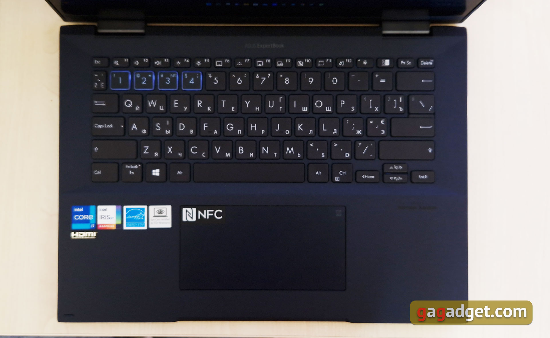 ASUS ExpertBook B7 Flip Review (B7402FEA): a flagship enterprise notebook with a durable case-32