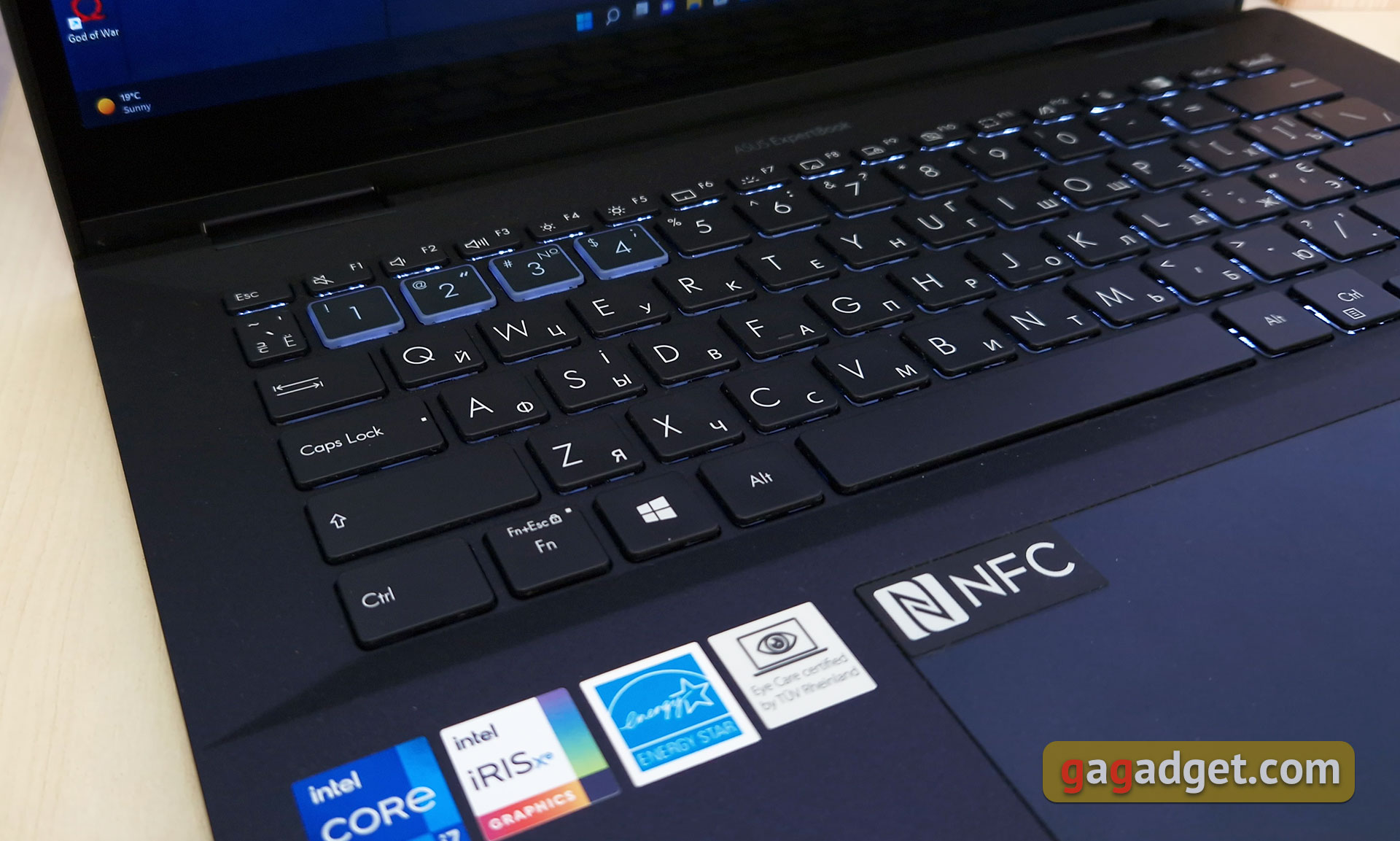 ASUS ExpertBook B7 Flip Review (B7402FEA): a flagship enterprise notebook with a durable case-33