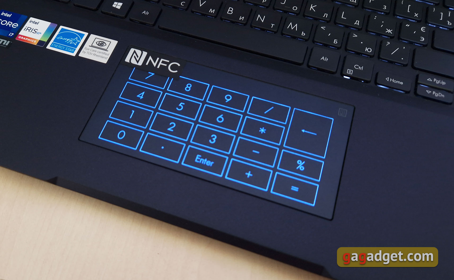 ASUS ExpertBook B7 Flip Review (B7402FEA): a flagship enterprise notebook with a durable case-34