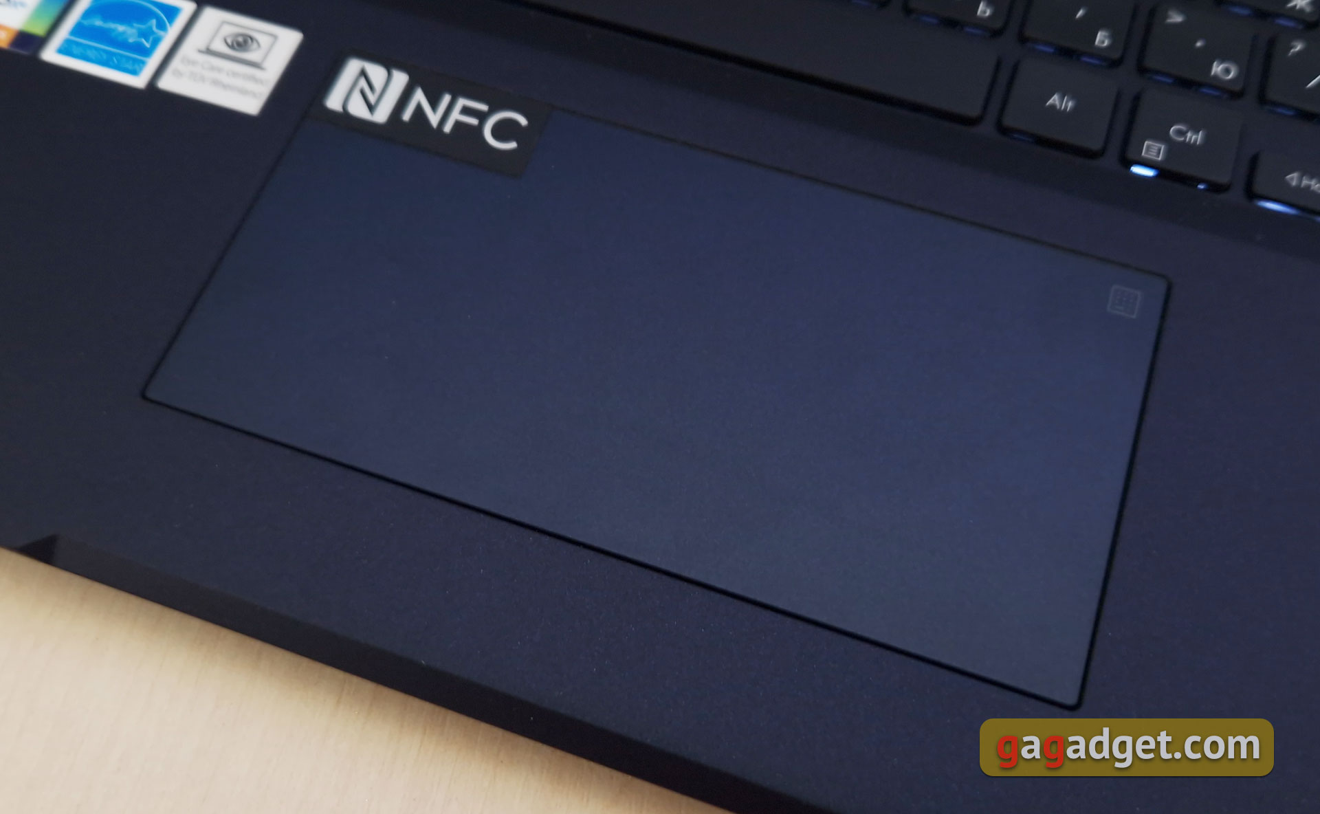 ASUS ExpertBook B7 Flip Review (B7402FEA): a flagship enterprise notebook with a durable case-35