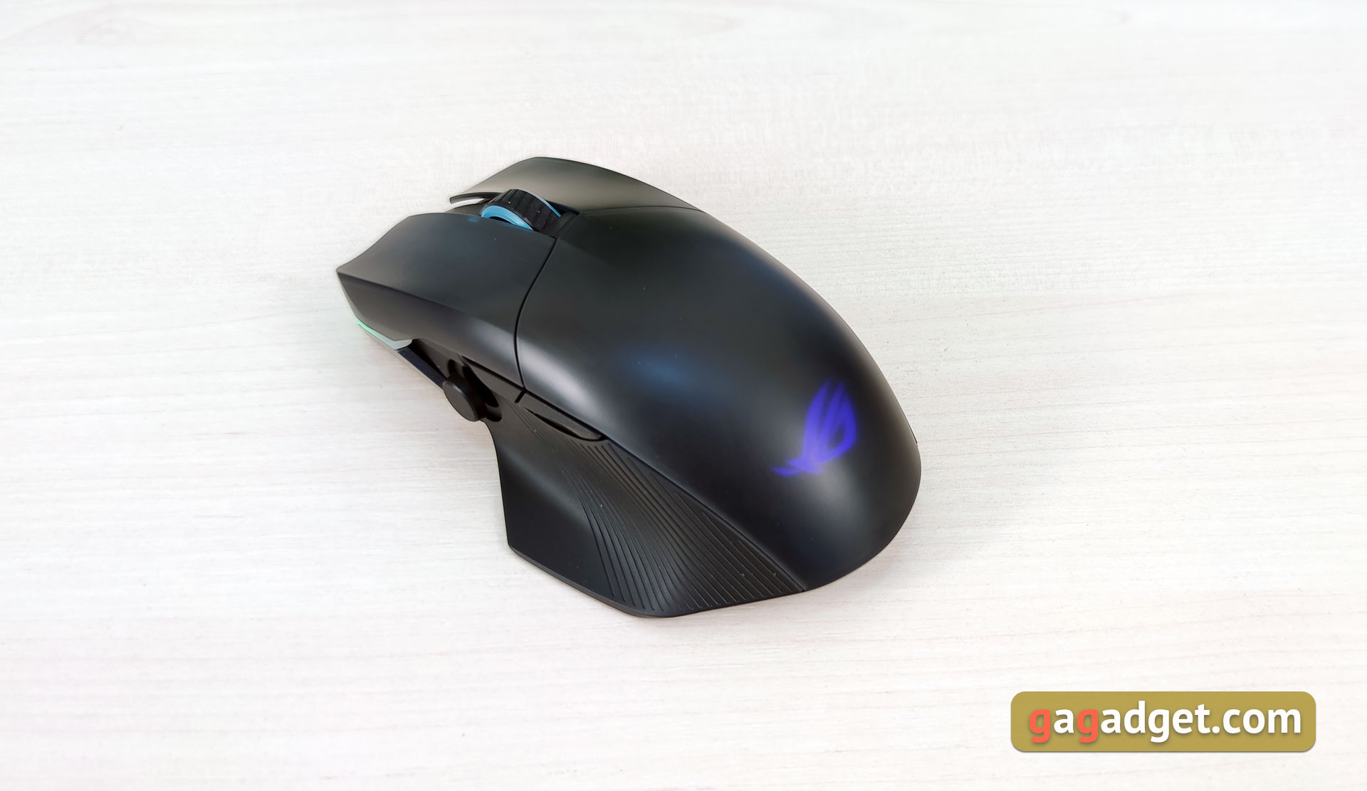 Обзор ASUS ROG Chakram: гибрид беспроводной геймерской мышки и геймпада-17