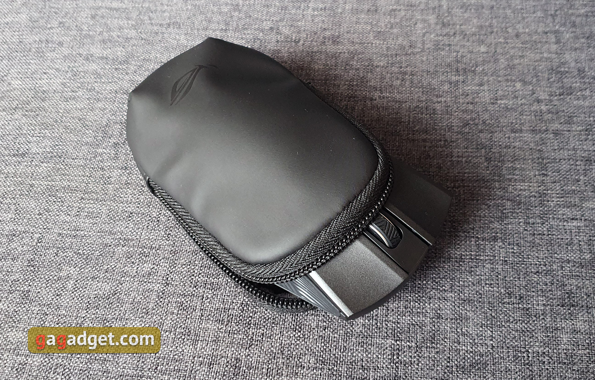Огляд ASUS ROG Strix Carry: бездротова ігрова миша для геймерів-мандрівників-5