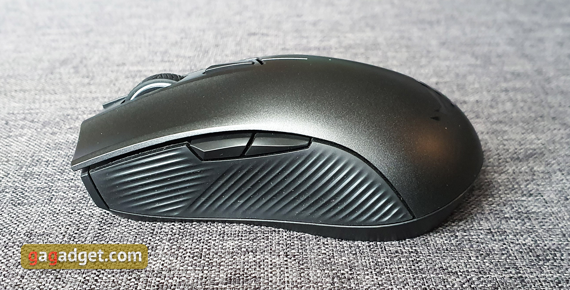 Огляд ASUS ROG Strix Carry: бездротова ігрова миша для геймерів-мандрівників-11