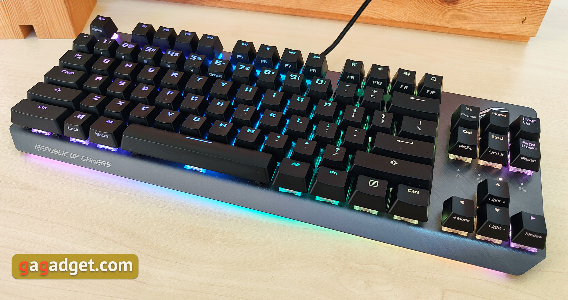 Обзор ASUS ROG Strix Scope NX TKL Deluxe: компактная геймерская клавиатура с механическими переключателями ASUS-21