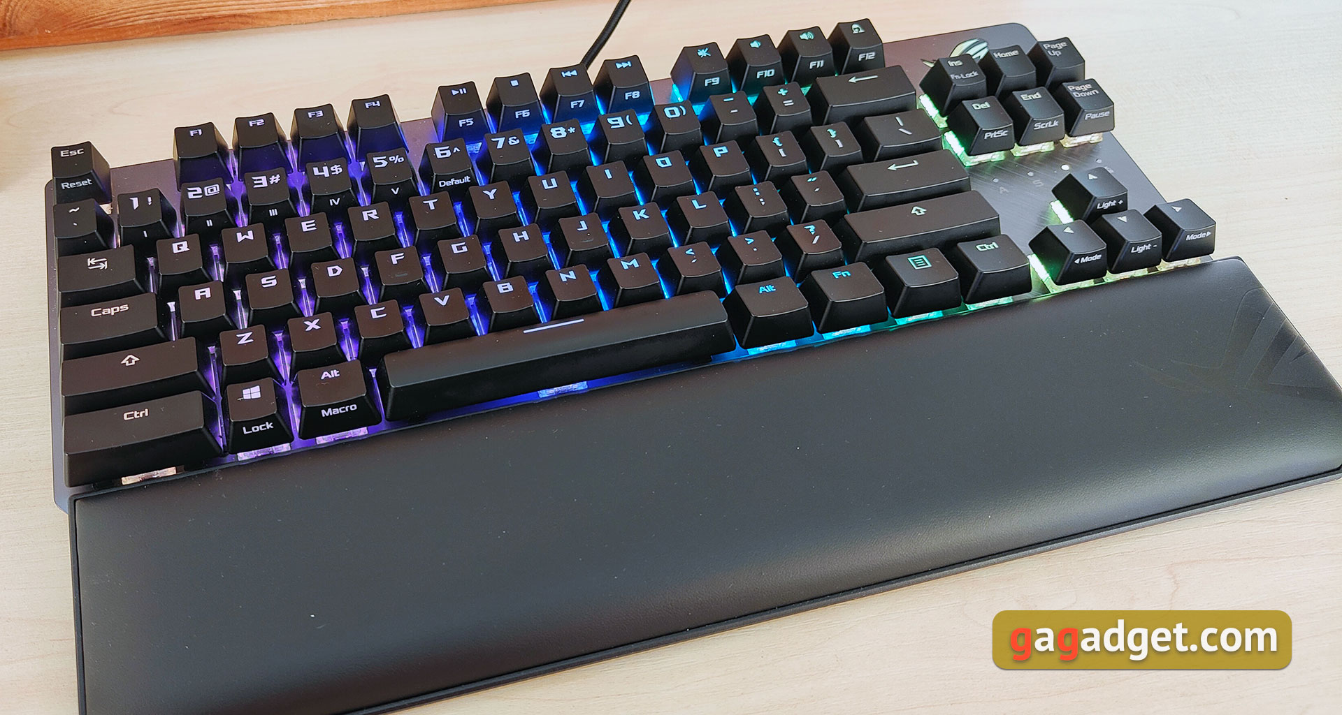 Обзор ASUS ROG Strix Scope NX TKL Deluxe: компактная геймерская клавиатура с механическими переключателями ASUS-24