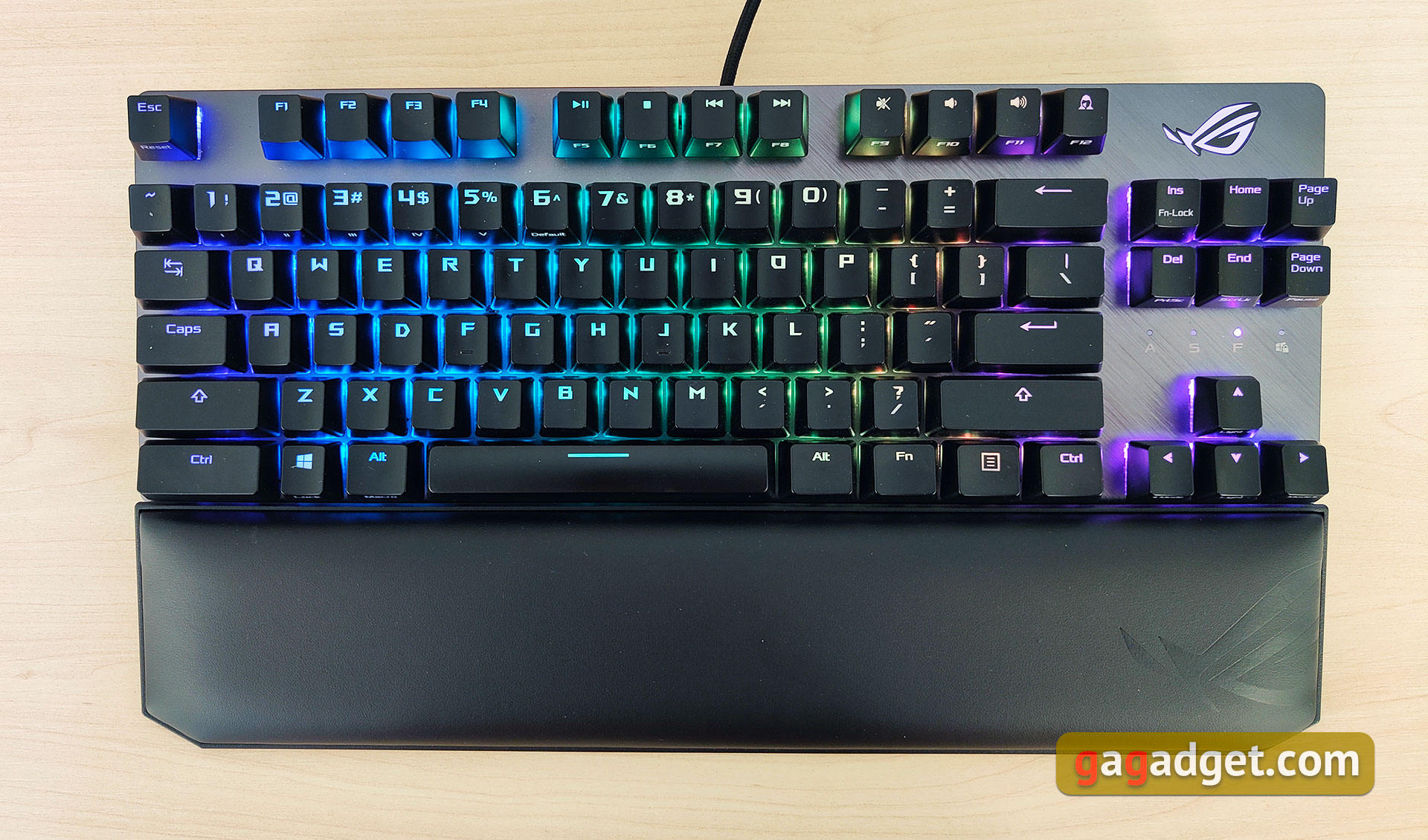 Обзор ASUS ROG Strix Scope NX TKL Deluxe: компактная геймерская клавиатура с механическими переключателями ASUS-29