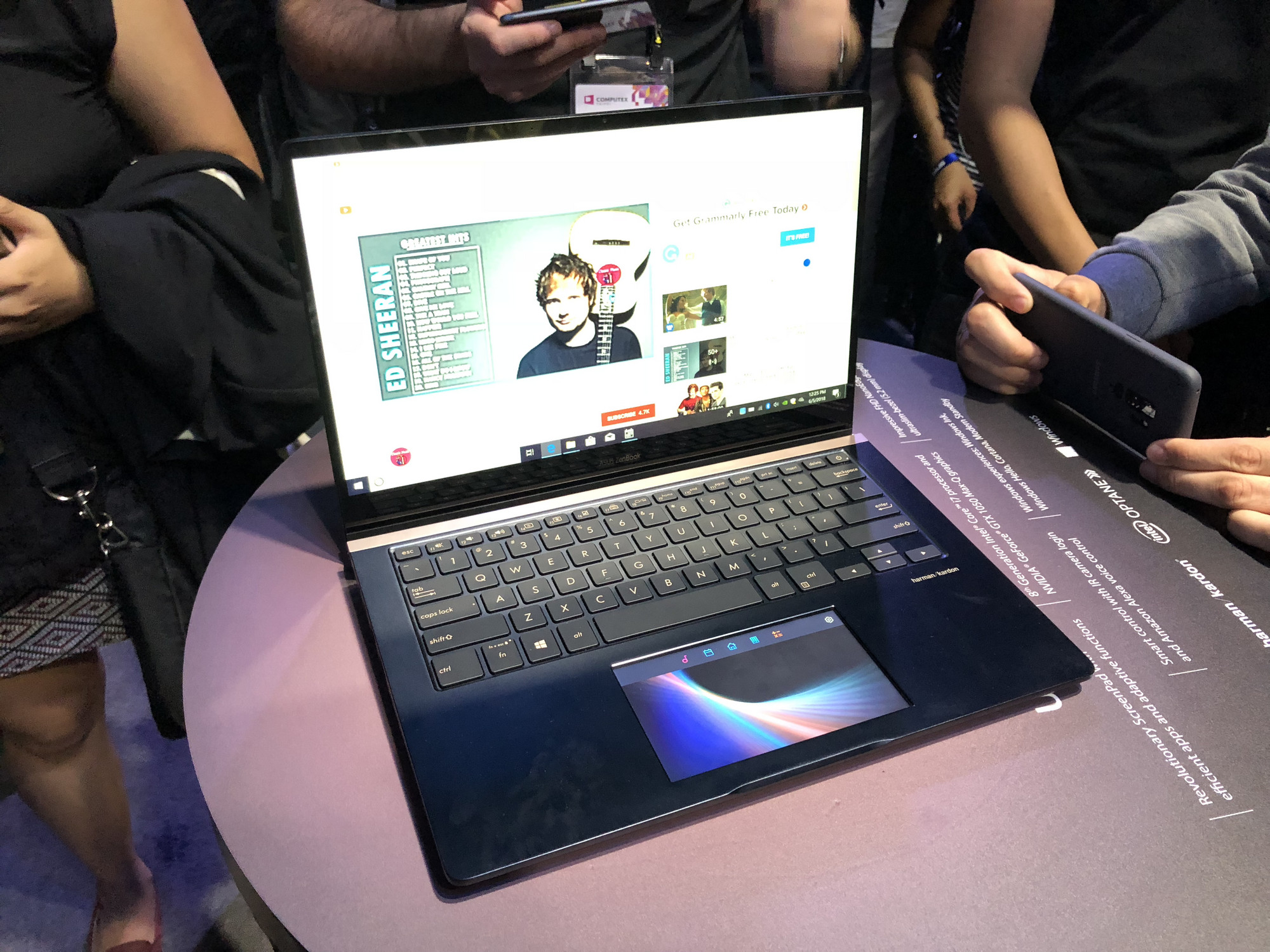 asus-zenbook-pro-14-screenpad-1.jpg