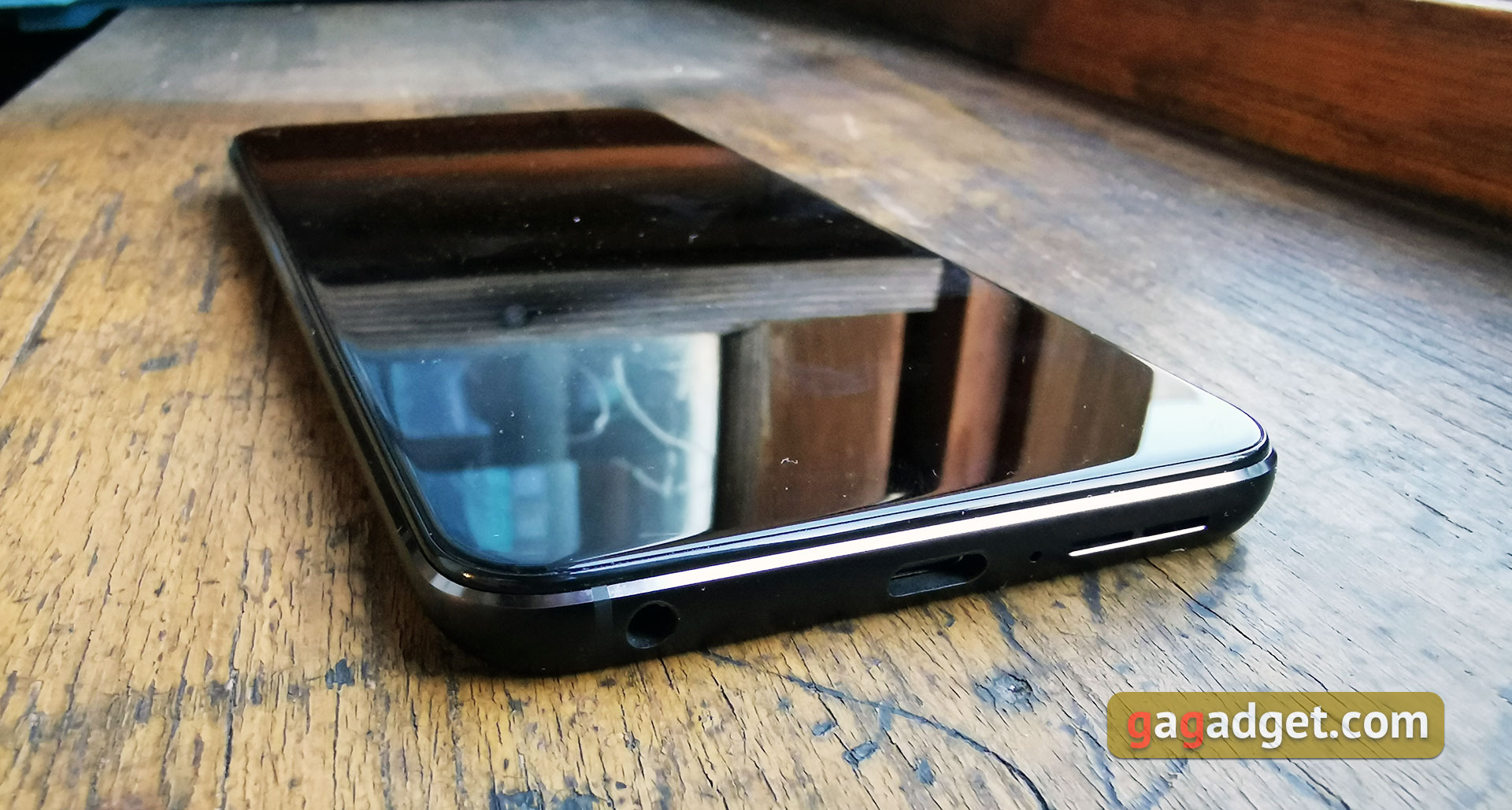 ASUS ZenFone 6 с флагманскими характеристиками и поворотной камерой своими глазами-4