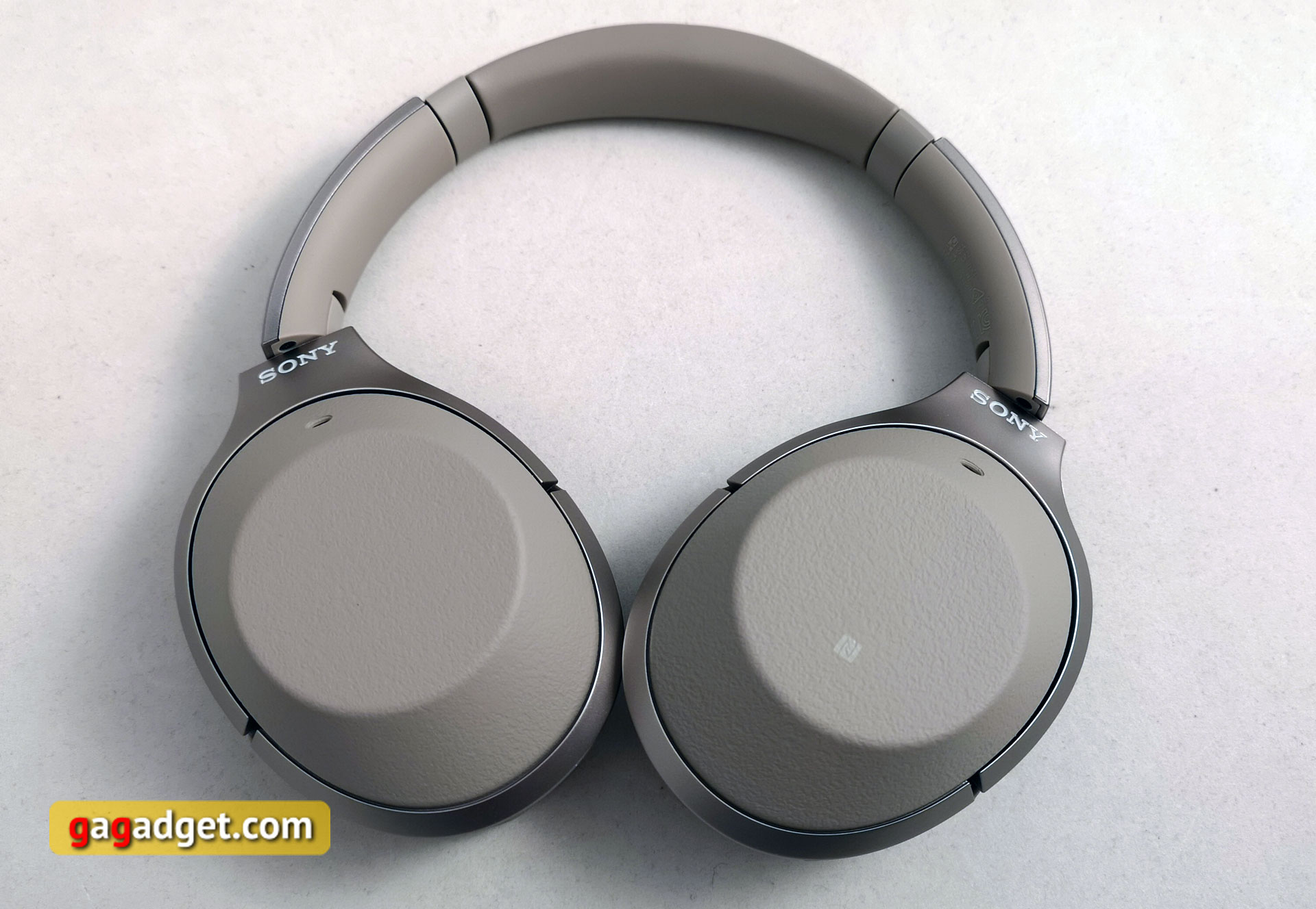 best-big-bluetooth-headphones-with-anc-08.jpg